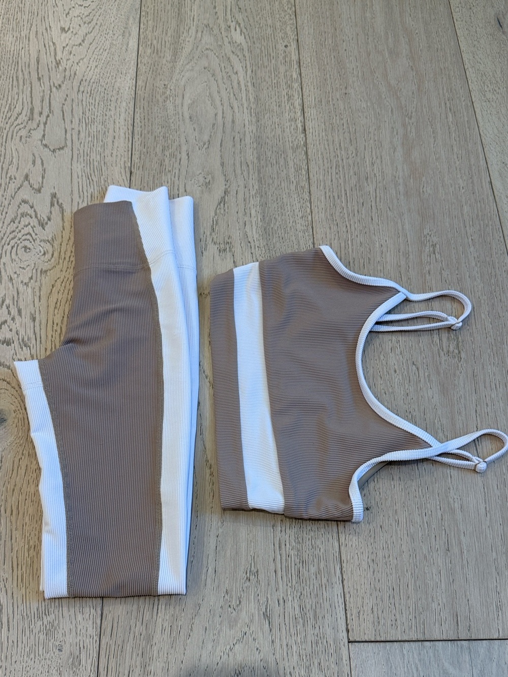 Beach Riot Colorblock Legging 2pc Set in Taupe/White Size XS (Legging) M (Top)